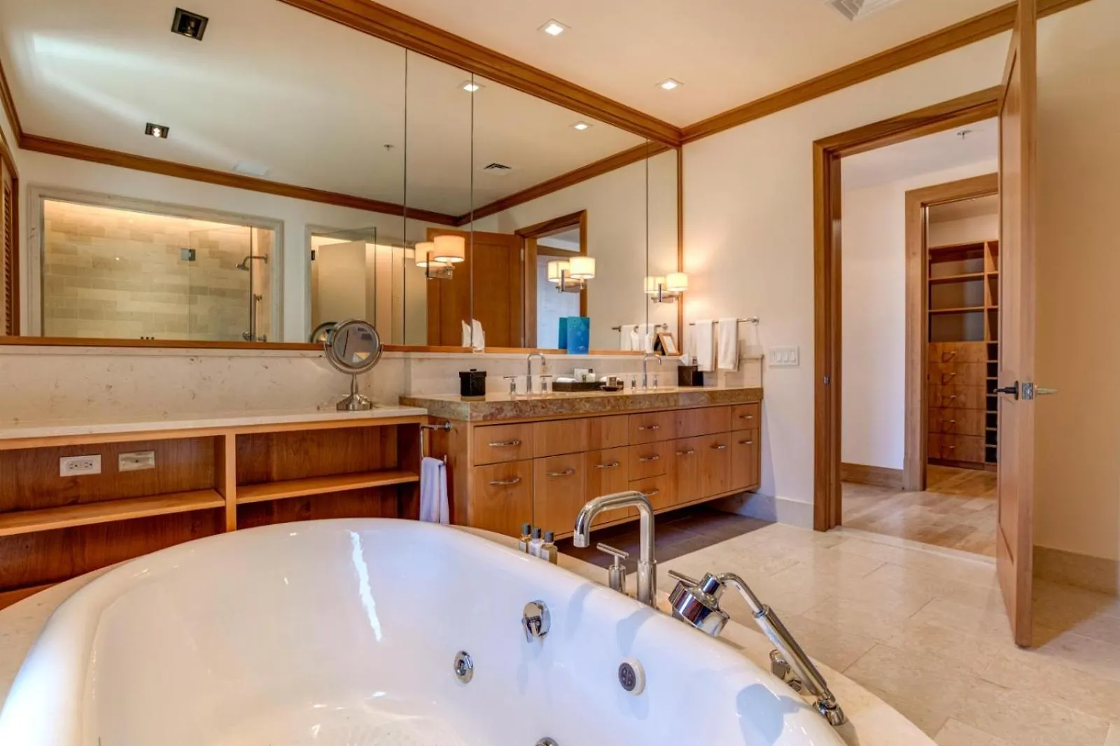 Kbm Resorts Free Car Molokai At Montage Kapalua Bay Ocean View 3-Bedroom Penthouse With Daily Housekeeping Spa