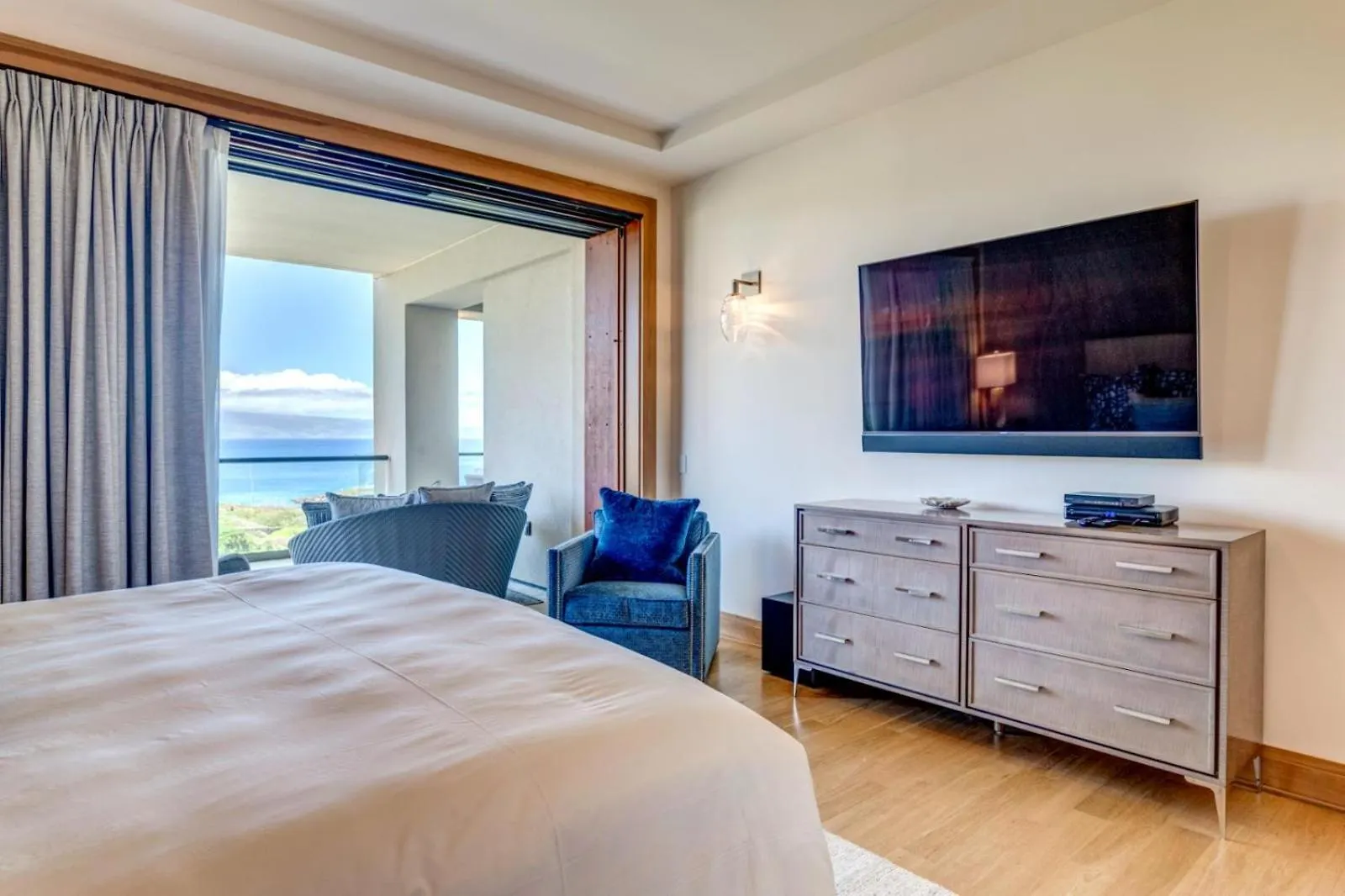 Kbm Resorts Free Car Molokai At Montage Kapalua Bay Ocean View Penthouse Apartment